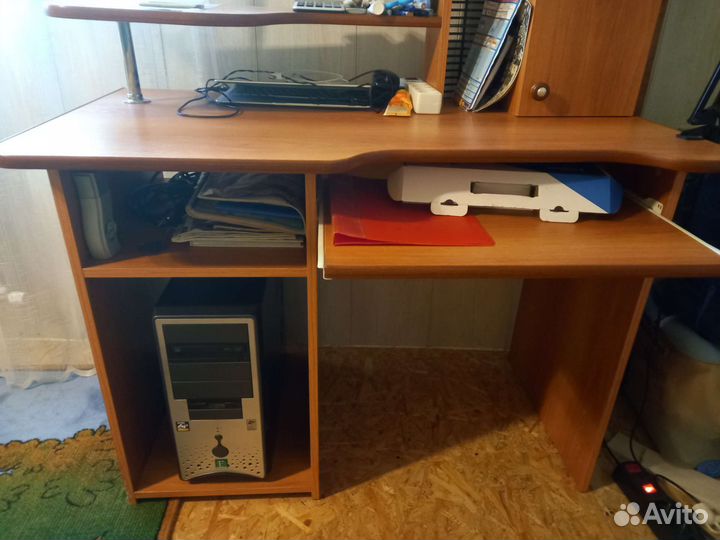 Компьютерный стол