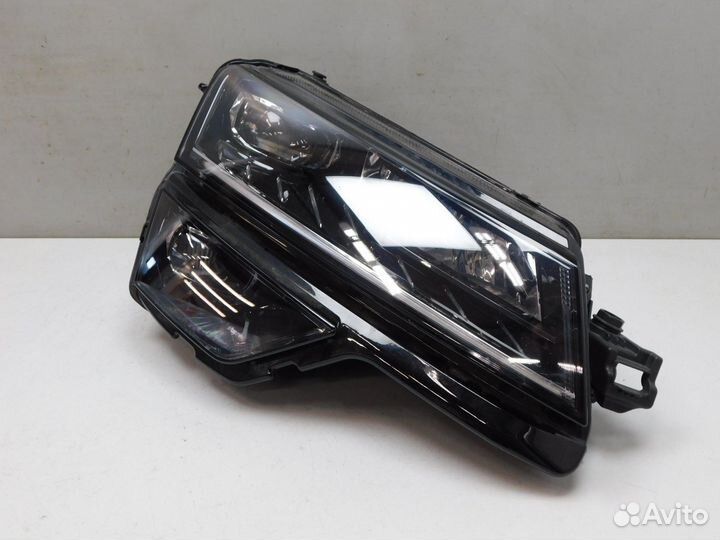 Фара правая Skoda Karoq