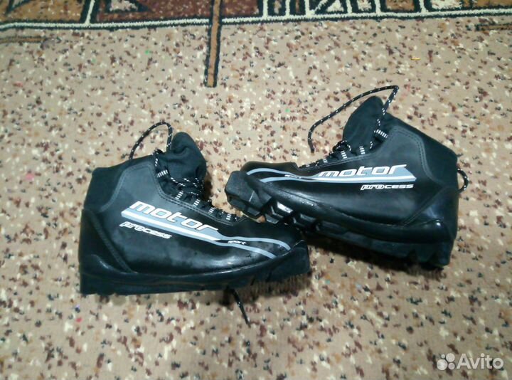 Лыжные ботинки