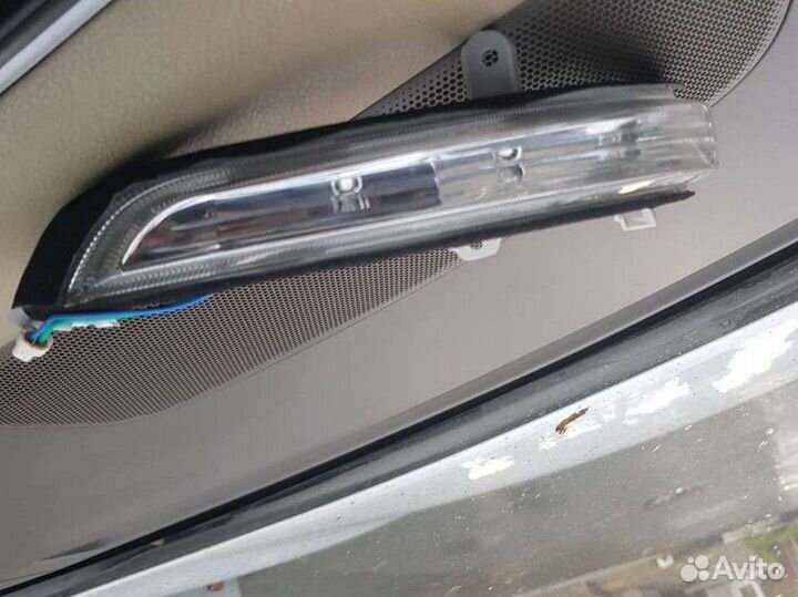 Поворотник на левый зеркало 2008-2011