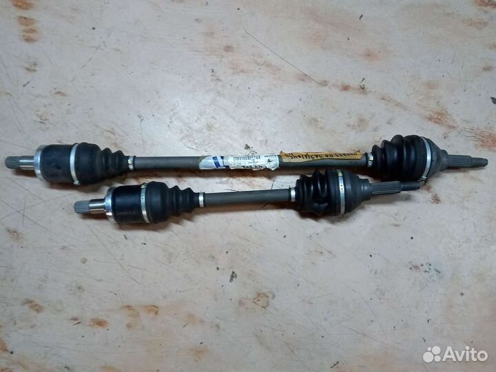 Вал шарнирный перед.правый и левый(47876