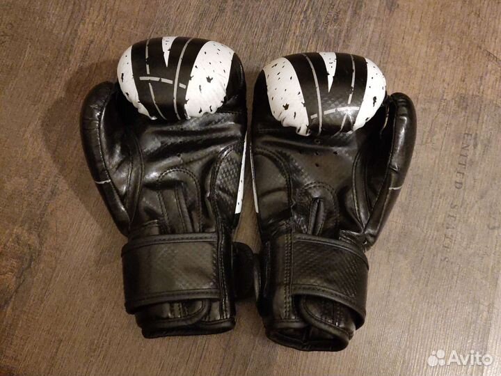 Боксерские перчатки