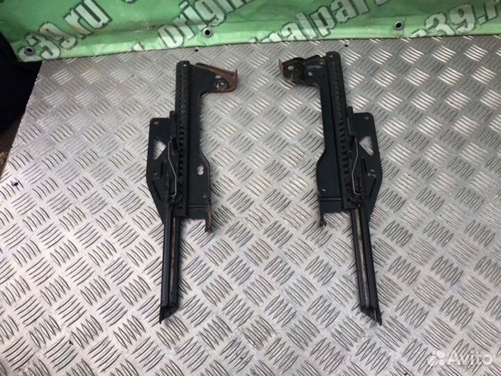 Салазки сиденья передние правые Mercedes-Benz S124