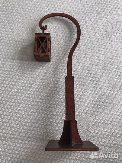 Скамейка и фонарик яигрушка