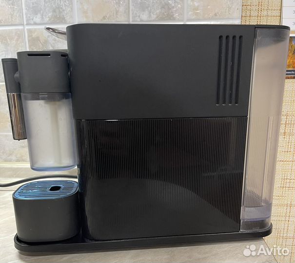 Кофемашина De'Longhi Lattissima One EN510