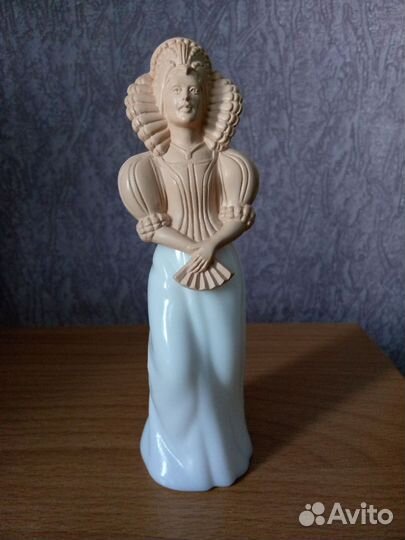 Флаконы статуэтки компании avon