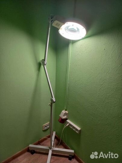 Косметологическая лампа лупа бу