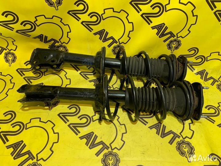 Стойки комплект передние Toyota Ist NCP60 2NZ-FE