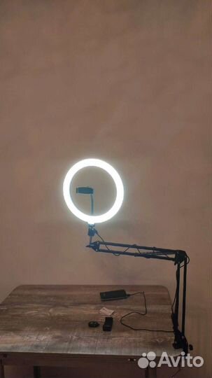 Настольная кольцевая лампа