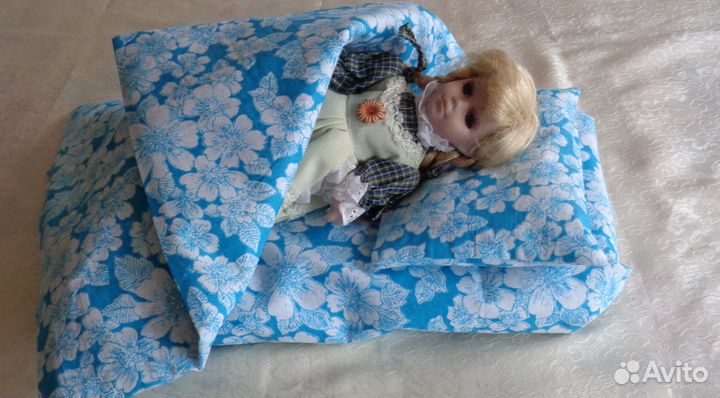 Постель и одежда для кукол