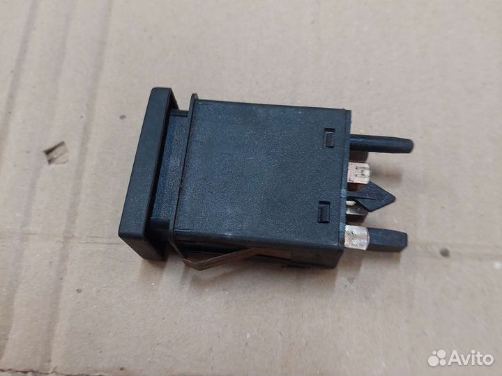 Кнопка обогрева заднего стекла Volkswagen Passat B