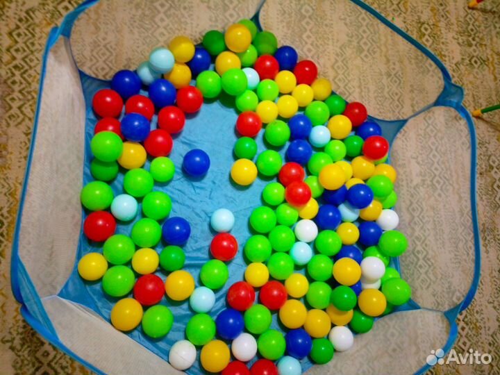 Сухой бассейн с шариками
