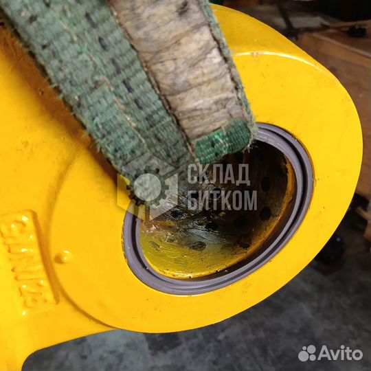 Гидроцилиндр стрелы Komatsu PC220-7