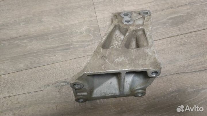 Кронштейн двигателя правый Infiniti Ex35 1