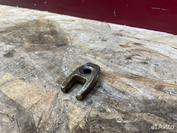 Кронштейн форсунки Renault Duster