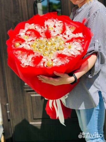 Сладкий букет из конфет Раффаэлло и ферреро роше