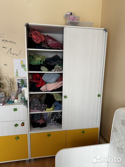 Детская мебель (кровать, шкаф, комод)