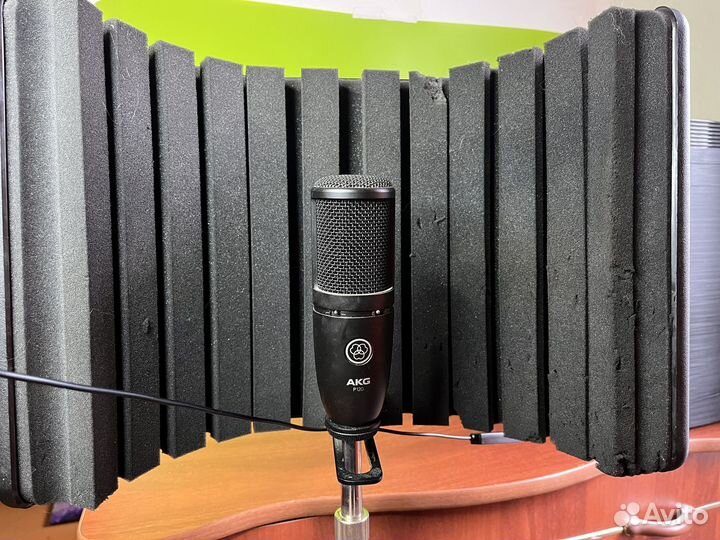 Студийный микрофон AKG P120 + звуковая карта