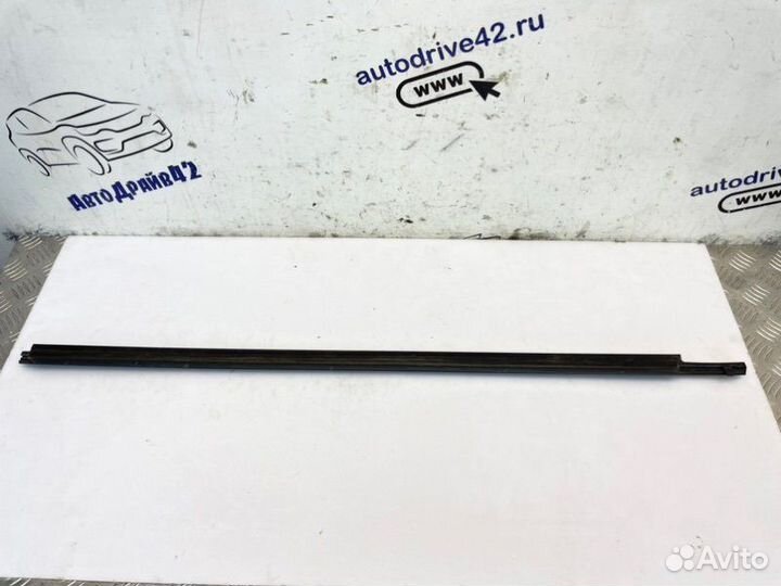 Уплотнитель стекла внешний передний правый Toyota