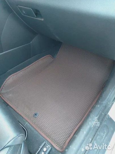 Ева автоковрики 3Д с бортиками Rezvani