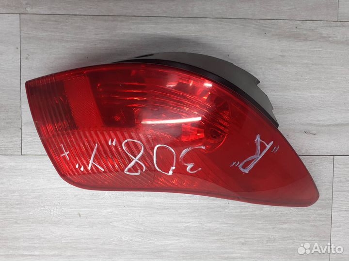 Фонарь задний правый Peugeot 308