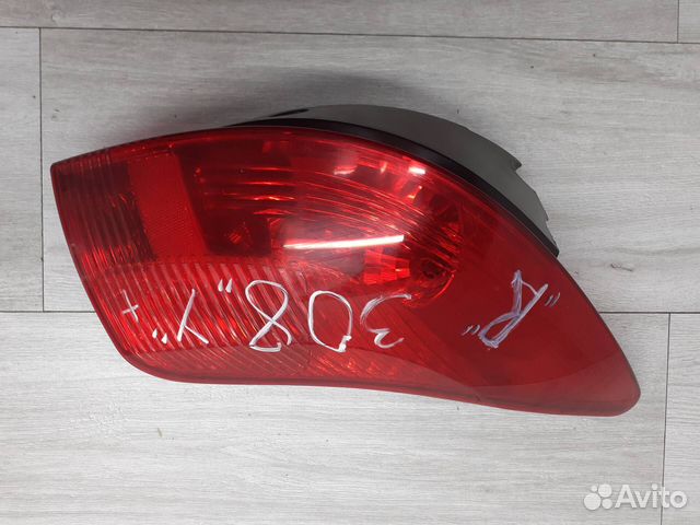 Фонарь задний правый Peugeot 308
