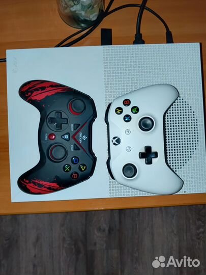 Игровая приставка Xbox one s
