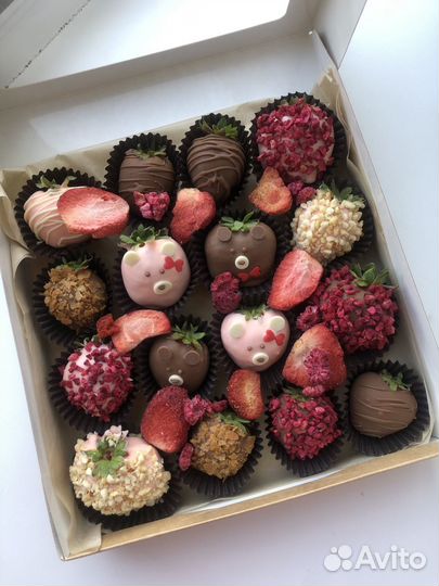 Клубника в шоколаде ягода в наличии