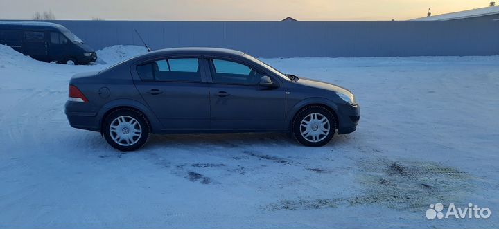 Opel Astra 1.6 МТ, 2010, 114 000 км