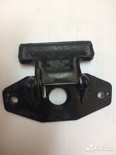 269700109 замок,фиксатор BRP SEA-DOO