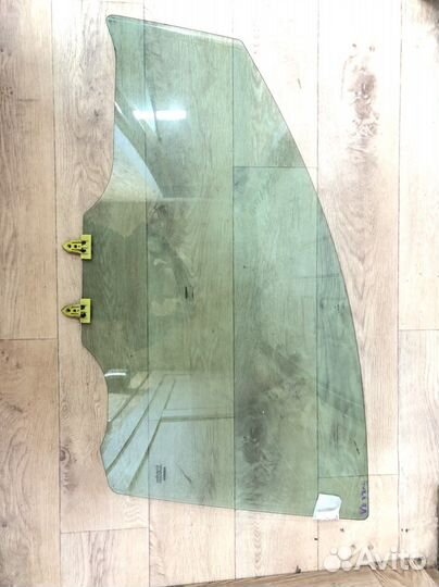 Стекло переднее левое Nissan Note e11