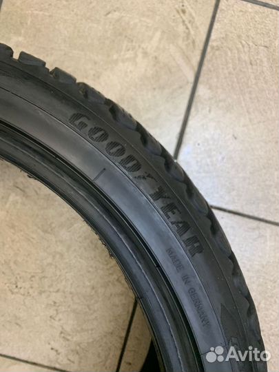 Goodyear Ultragrip Ice Arctic 235/40 R18