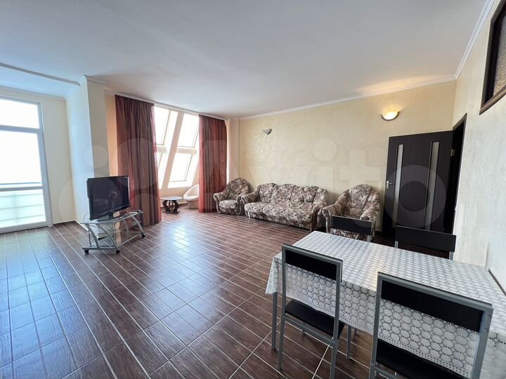 3-к. апартаменты, 92 м², 6/6 эт.