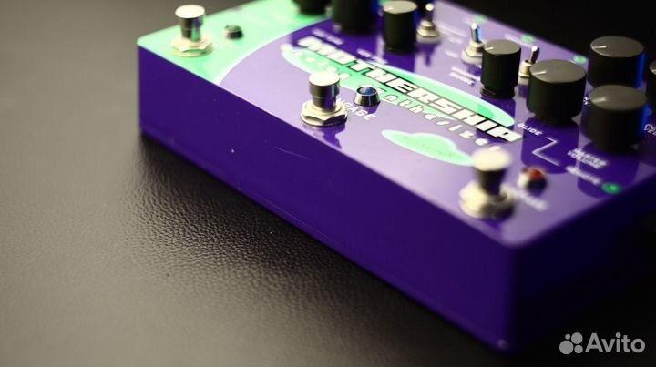 Pigtronix Mothership Analog Synthesizer педаль