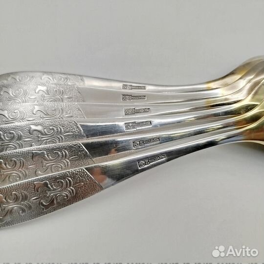 Набор из шести столовых ложек 