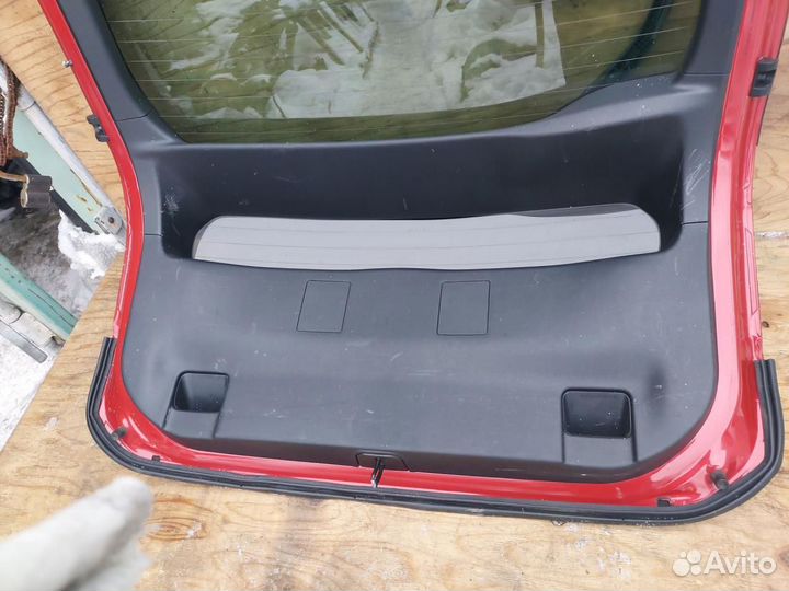 Крышка (дверь) багажника Toyota Prius 3 ZVW30