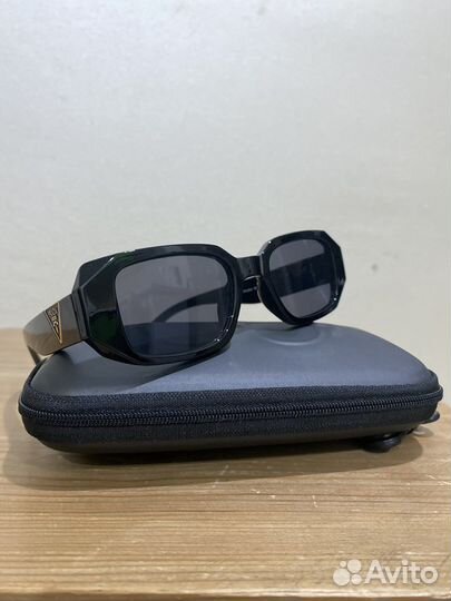 Солнцезащитные очки женские prada