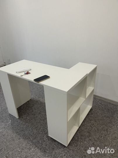 Угловой письменный стол