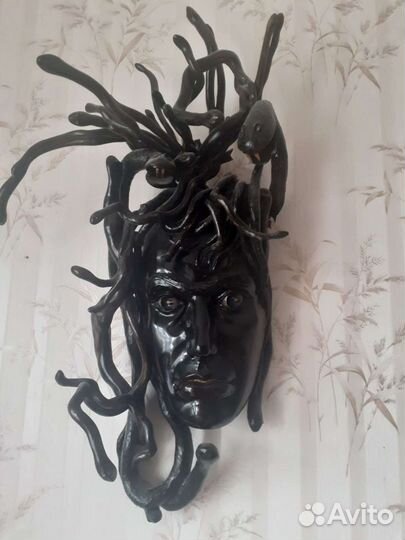 Деревянная маска ручной работы