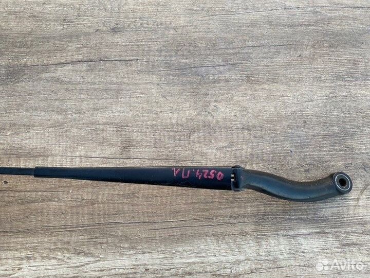 Поводок стеклоочистителя левый Peugeot 307 3A