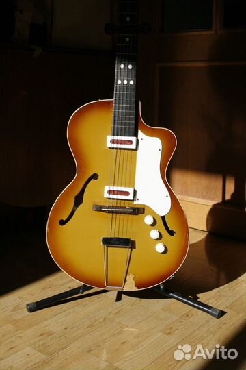 Электрогитара полуакустическая 1972 года