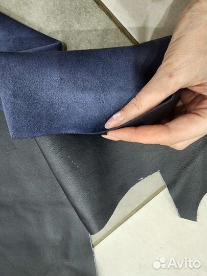 Лоскут темно-синей натуральной кожи 1.2 мм