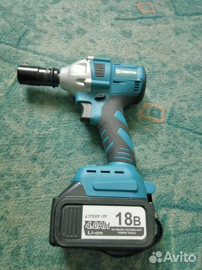 Гайковерт ударный с 2 аккумуляторами