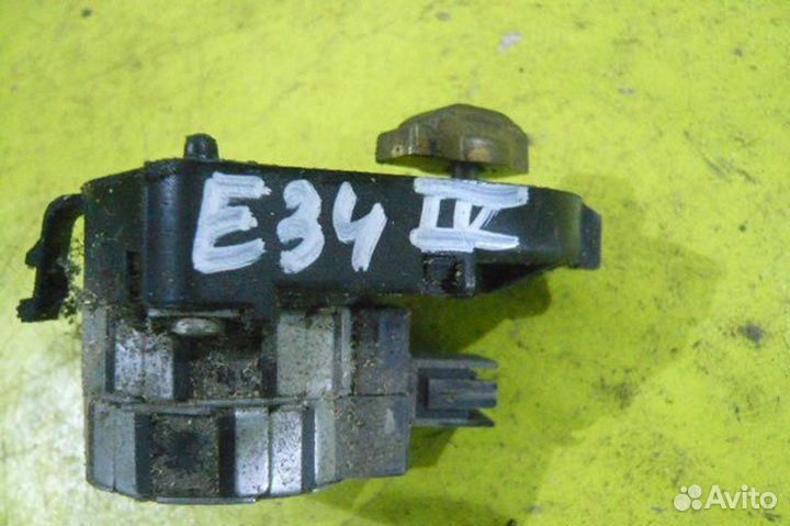Моторчик заслонки отопителя BMW 5 E34 27483
