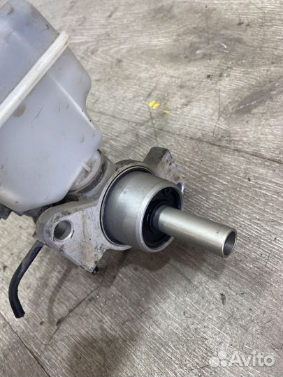 Цилиндр тормозной главный Renault Logan