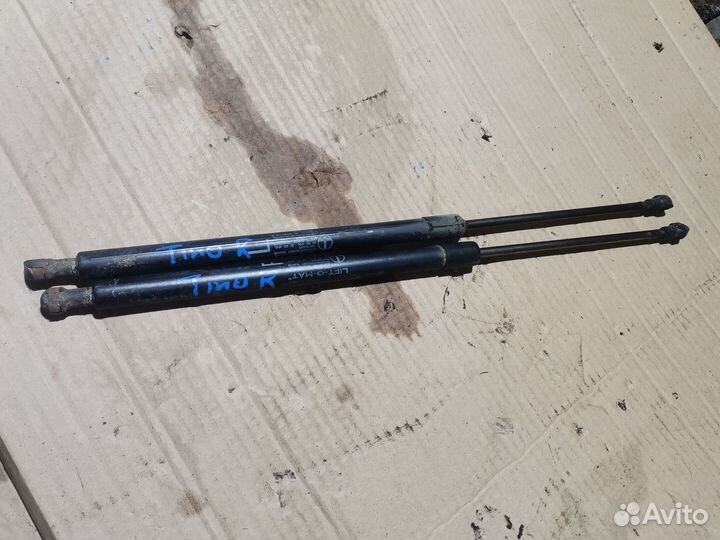 Амортизатор крышки багажника Nissan Almera Tino