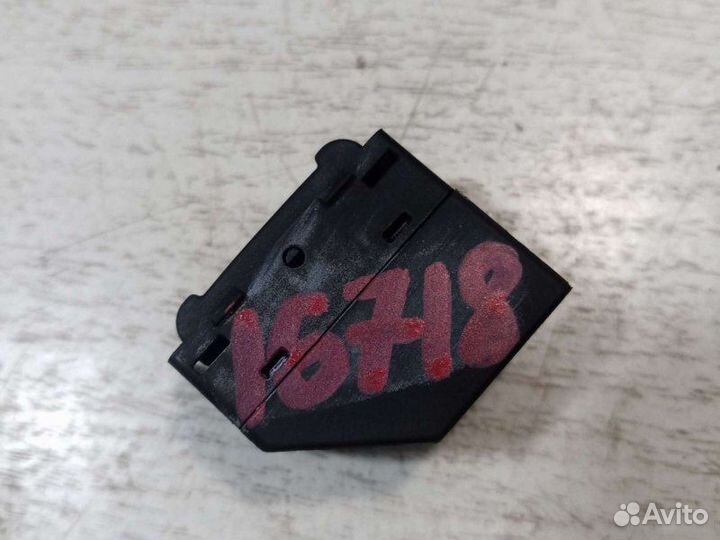 Кнопка стеклоподъемника Volkswagen Passat B5+