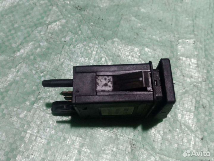 Кнопка подогрева стекла задняя Audi 80 B3