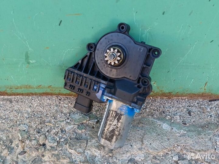 Мотор стеклоподьемника Опель Астра