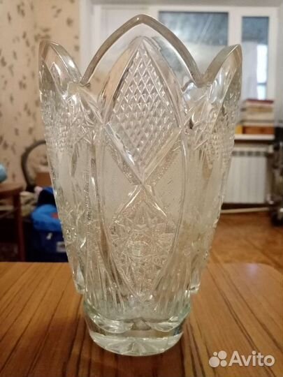 Хрустальная ваза